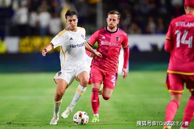 西甲-拉菲尼亚制胜 巴萨1-0取4连胜距皇马5分